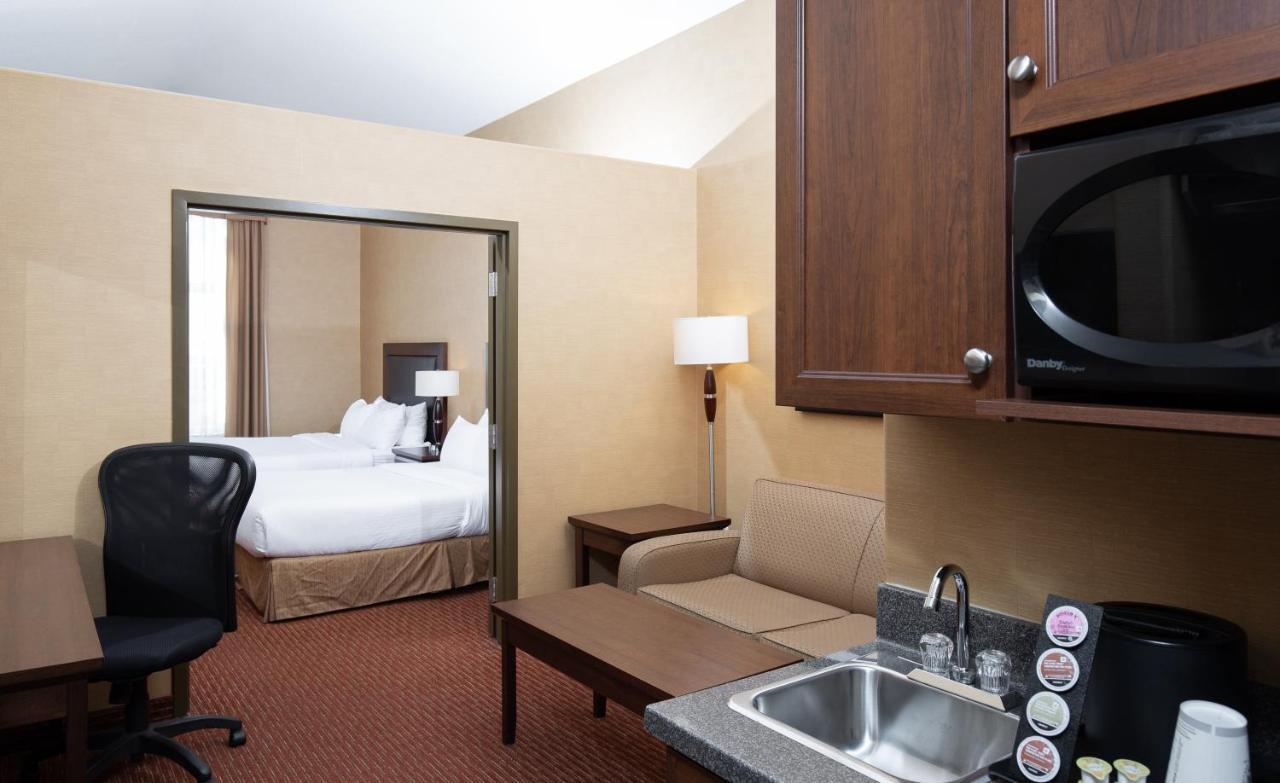 Pomeroy Hotel Fort St. John Esterno foto