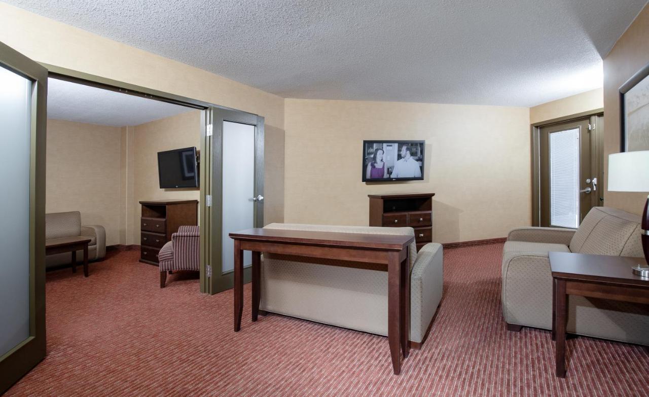 Pomeroy Hotel Fort St. John Esterno foto